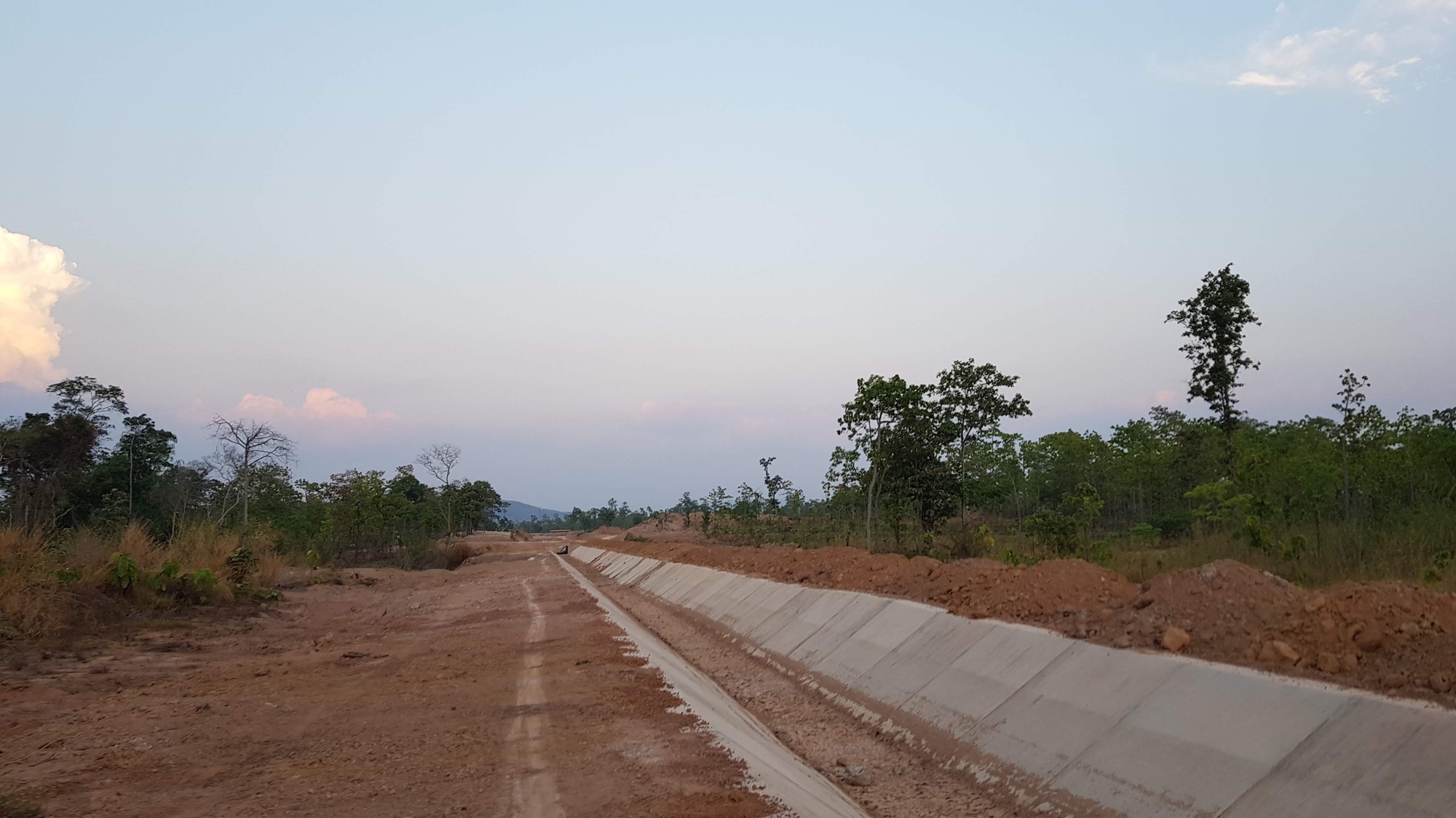 Khởi tố nhóm cán bộ trong vụ trục lợi GPMB đền bù dự án thuỷ lợi ngàn tỷ- Ảnh 1. Khởi tố nhóm cán bộ trong vụ trục lợi GPMB đền bù dự án thuỷ lợi ngàn tỷ- Ảnh 1.