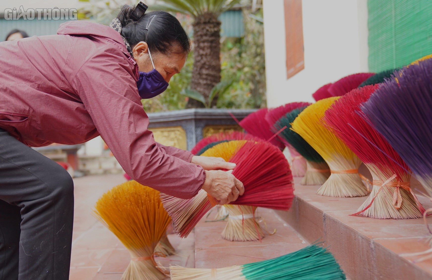 Làng hương 100 năm tuổi tất bật chuẩn bị hàng Tết- Ảnh 4. Làng hương 100 năm tuổi tất bật chuẩn bị hàng Tết- Ảnh 4.