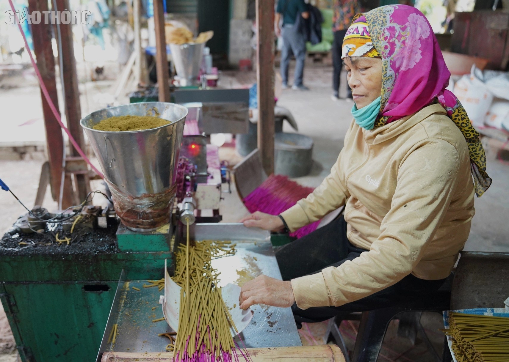 Làng hương 100 năm tuổi tất bật chuẩn bị hàng Tết- Ảnh 6. Làng hương 100 năm tuổi tất bật chuẩn bị hàng Tết- Ảnh 6.