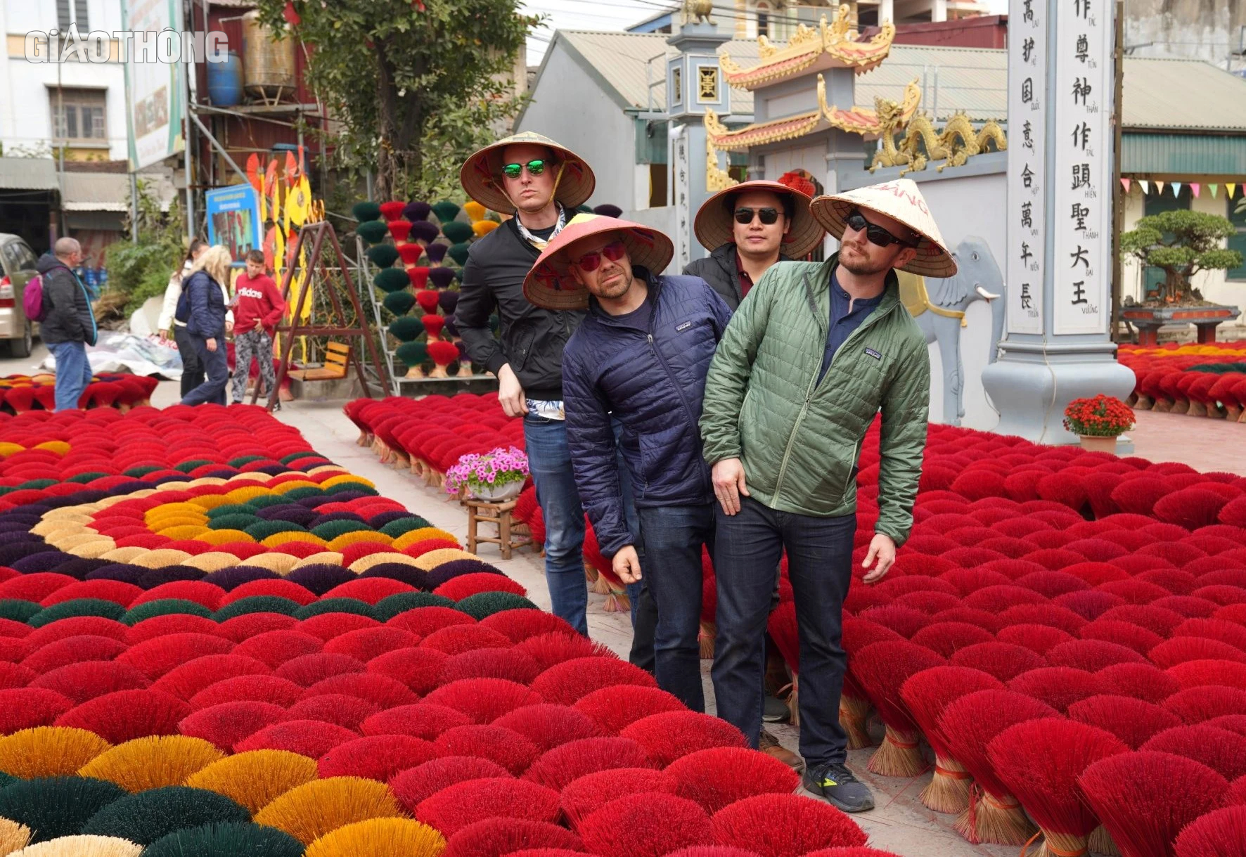 Làng hương 100 năm tuổi tất bật chuẩn bị hàng Tết- Ảnh 11. Làng hương 100 năm tuổi tất bật chuẩn bị hàng Tết- Ảnh 11.