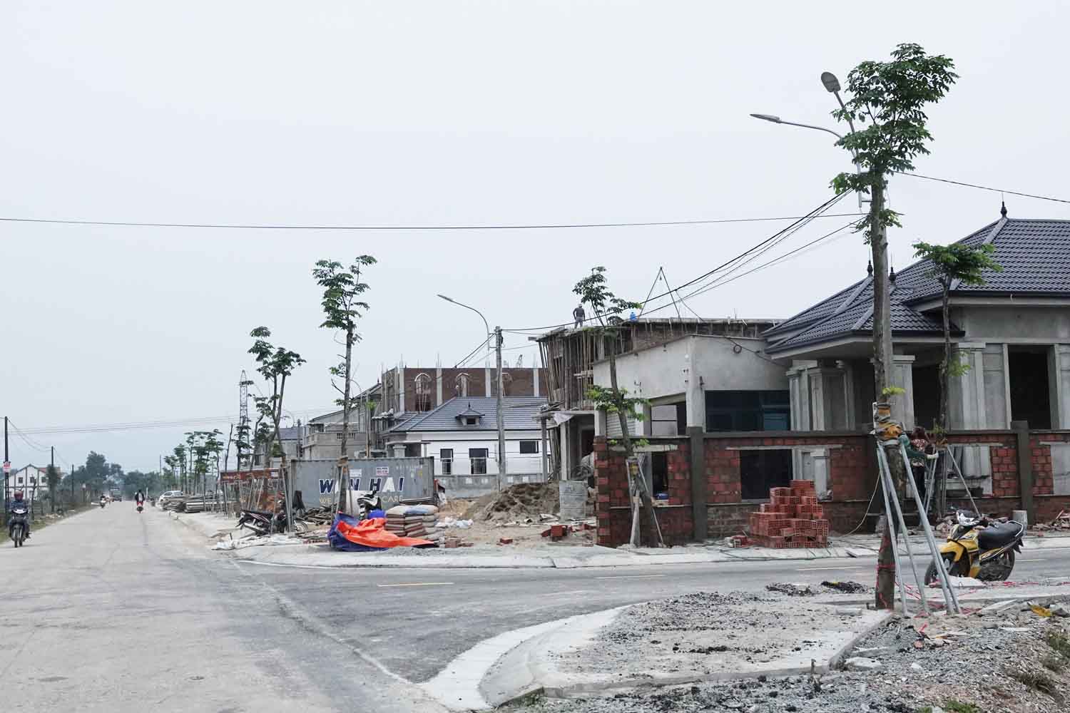 Niềm vui trong những ng&ocirc;i nh&agrave; tiền tỷ ở khu t&aacute;i định cư cao tốc Bắc - Nam- Ảnh 4.