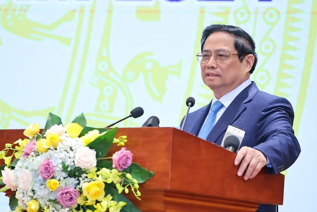 Thủ tướng: Phải tr&aacute;nh t&igrave;nh trạng d&acirc;n đến gửi tiền, ng&acirc;n h&agrave;ng lại giới thiệu đầu tư rủi ro- Ảnh 1.