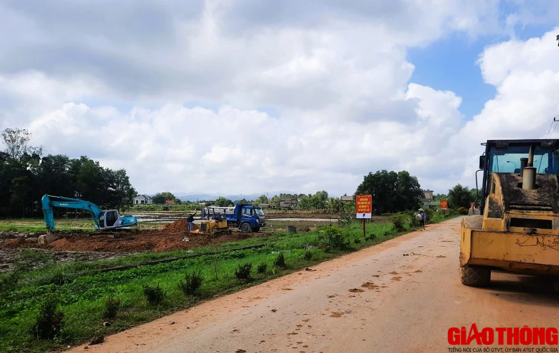 Quảng Trị: Đẩy tiến độ x&acirc;y dựng c&aacute;c khu t&aacute;i định cư cao tốc Vạn Ninh - Cam Lộ- Ảnh 1.