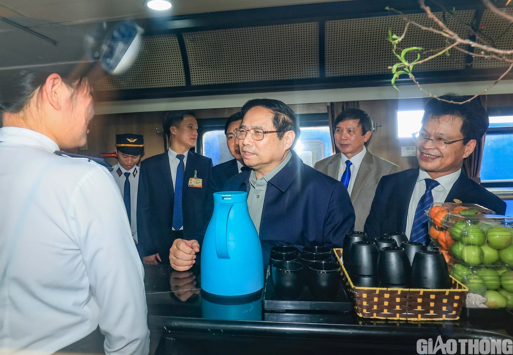 Thủ tướng Phạm Minh Ch&iacute;nh thăm, động vi&ecirc;n người lao động đường sắt tại ga H&agrave; Nội- Ảnh 6.