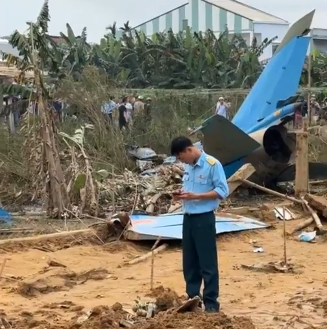 Hiện trường m&aacute;y bay huấn luyện rơi ở Quảng Nam- Ảnh 7.