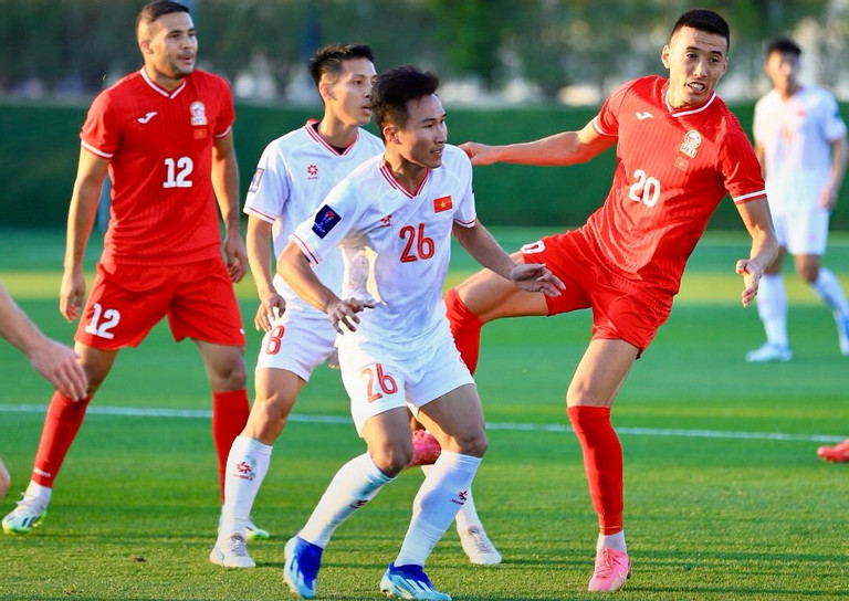 Tuyển Việt Nam bất ngờ thua đội b&oacute;ng k&eacute;m 4 bậc tr&ecirc;n bảng xếp FIFA trước Asian Cup- Ảnh 1.