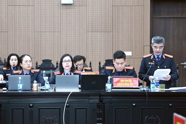 Luật sư tranh luận Việt &Aacute; c&oacute; c&ocirc;ng chống dịch, Viện kiểm s&aacute;t đối đ&aacute;p g&igrave;?- Ảnh 1.