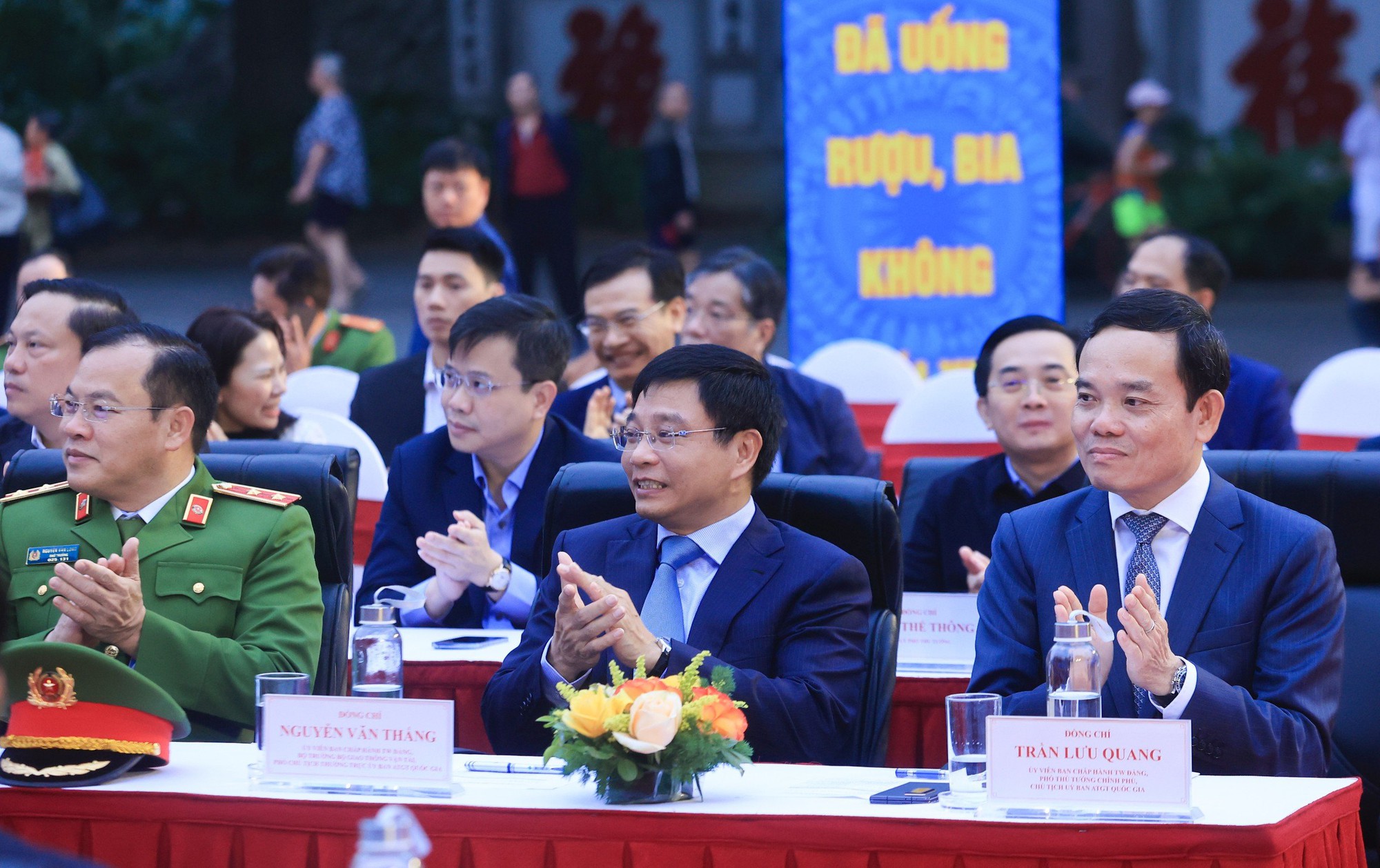Ph&oacute; thủ tướng: Thượng t&ocirc;n ph&aacute;p luật để k&eacute;o giảm tai nạn giao th&ocirc;ng- Ảnh 3.
