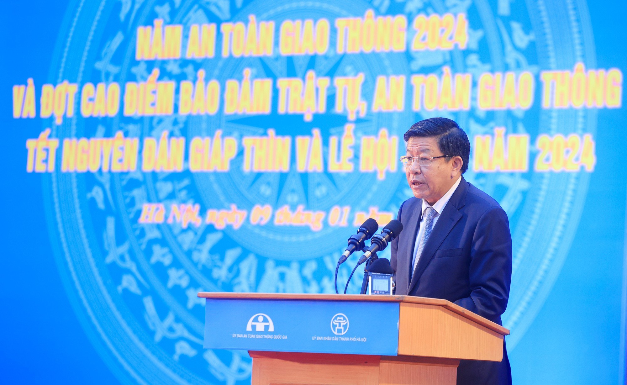 Ph&oacute; thủ tướng: Thượng t&ocirc;n ph&aacute;p luật để k&eacute;o giảm tai nạn giao th&ocirc;ng- Ảnh 4.