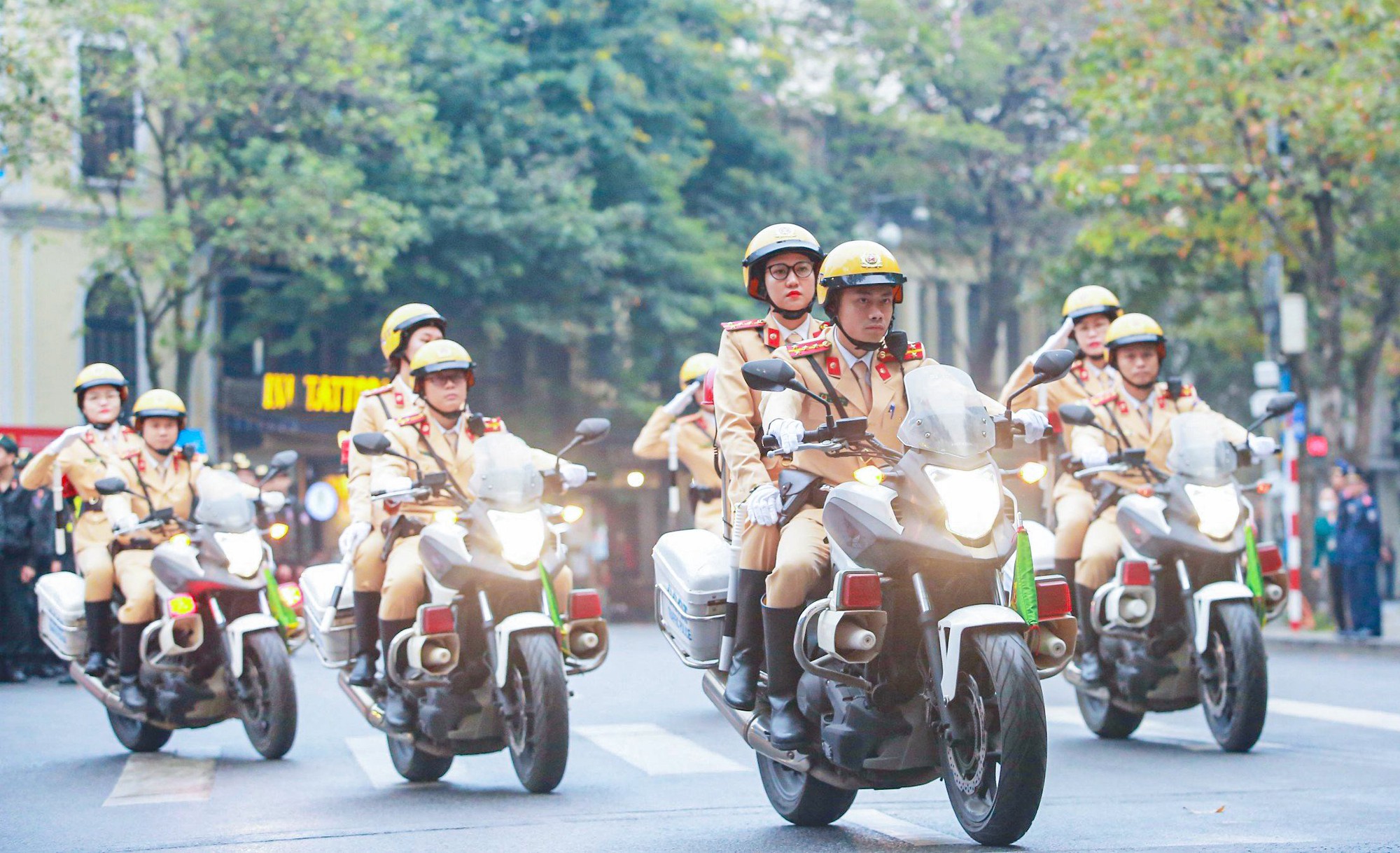 Ph&oacute; thủ tướng: Thượng t&ocirc;n ph&aacute;p luật để k&eacute;o giảm tai nạn giao th&ocirc;ng- Ảnh 10.
