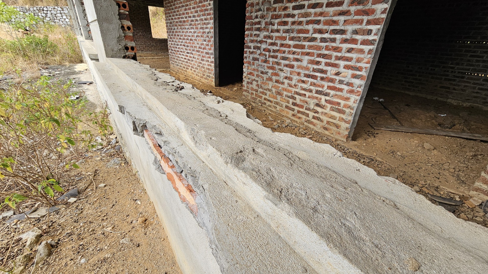 Hải Phòng: Lạ lùng loạt biệt thự ở khu du lịch thành nơi nuôi dê- Ảnh 5. Hải Phòng: Lạ lùng loạt biệt thự ở khu du lịch thành nơi nuôi dê- Ảnh 5.