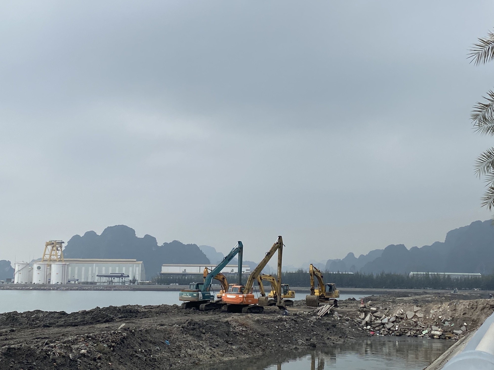 V&igrave; sao tuyến đường bao biển đẹp như mơ ở Quảng Ninh chậm b&agrave;n giao?- Ảnh 2.