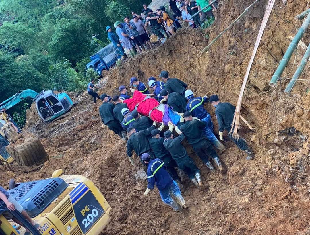 T&igrave;m thấy nạn nh&acirc;n thứ 3 trong vụ sạt lở tr&ecirc;n QL2 tại H&agrave; Giang- Ảnh 1.