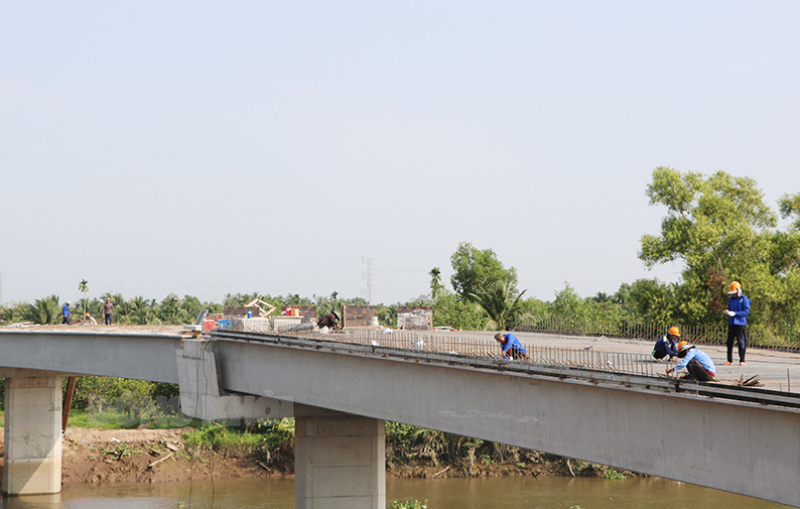 Dự &aacute;n đường dẫn v&agrave;o cầu Rạch Miễu 2 ở Bến Tre đang triển khai đến đ&acirc;u?- Ảnh 1.