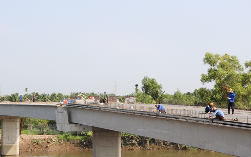 Dự &aacute;n đường dẫn v&agrave;o cầu Rạch Miễu 2 ở Bến Tre đang triển khai đến đ&acirc;u?