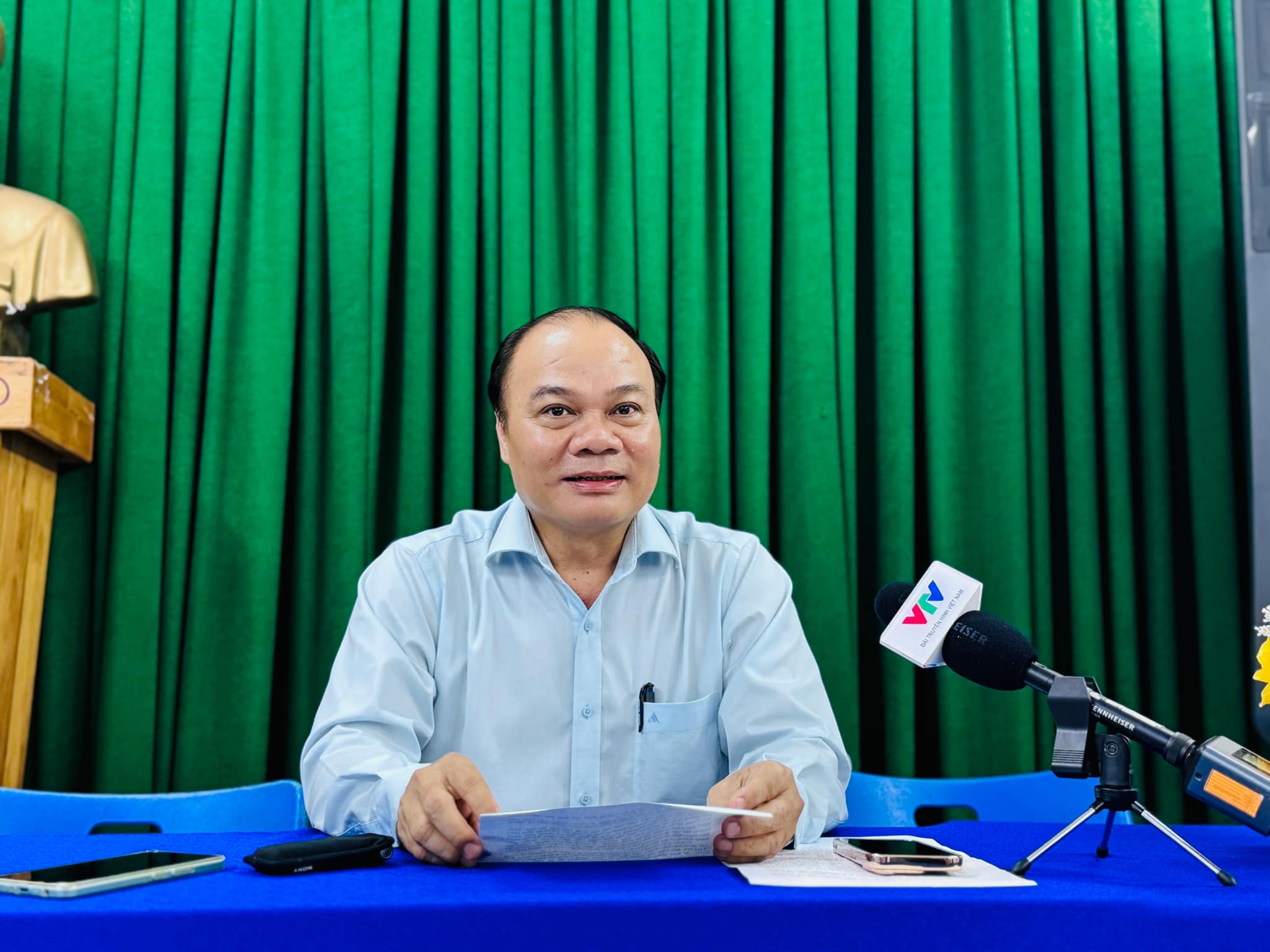Đại diện ph&ograve;ng GD&ĐT v&agrave; nh&agrave; trường đến l&agrave;m việc với c&ocirc; gi&aacute;o "dỗi&rdquo; nội dung g&igrave;?- Ảnh 1.