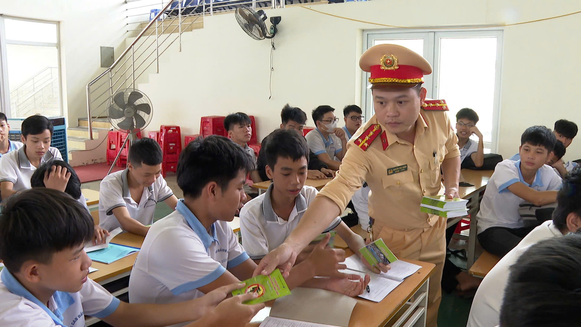 Th&aacute;i B&igrave;nh "phủ s&oacute;ng" ATGT c&aacute;c trường từ đầu năm học- Ảnh 2.