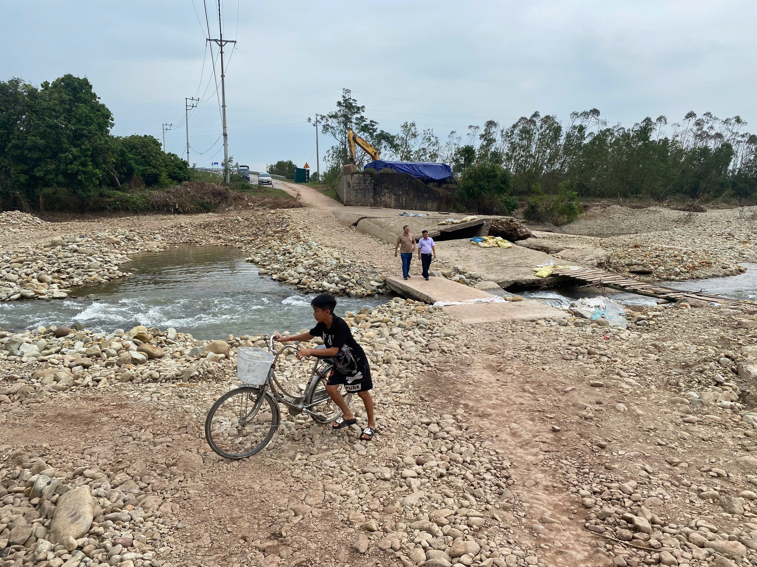 Quảng Ninh: Bất an điểm d&acirc;n cư th&agrave;nh "ốc đảo"- Ảnh 2.