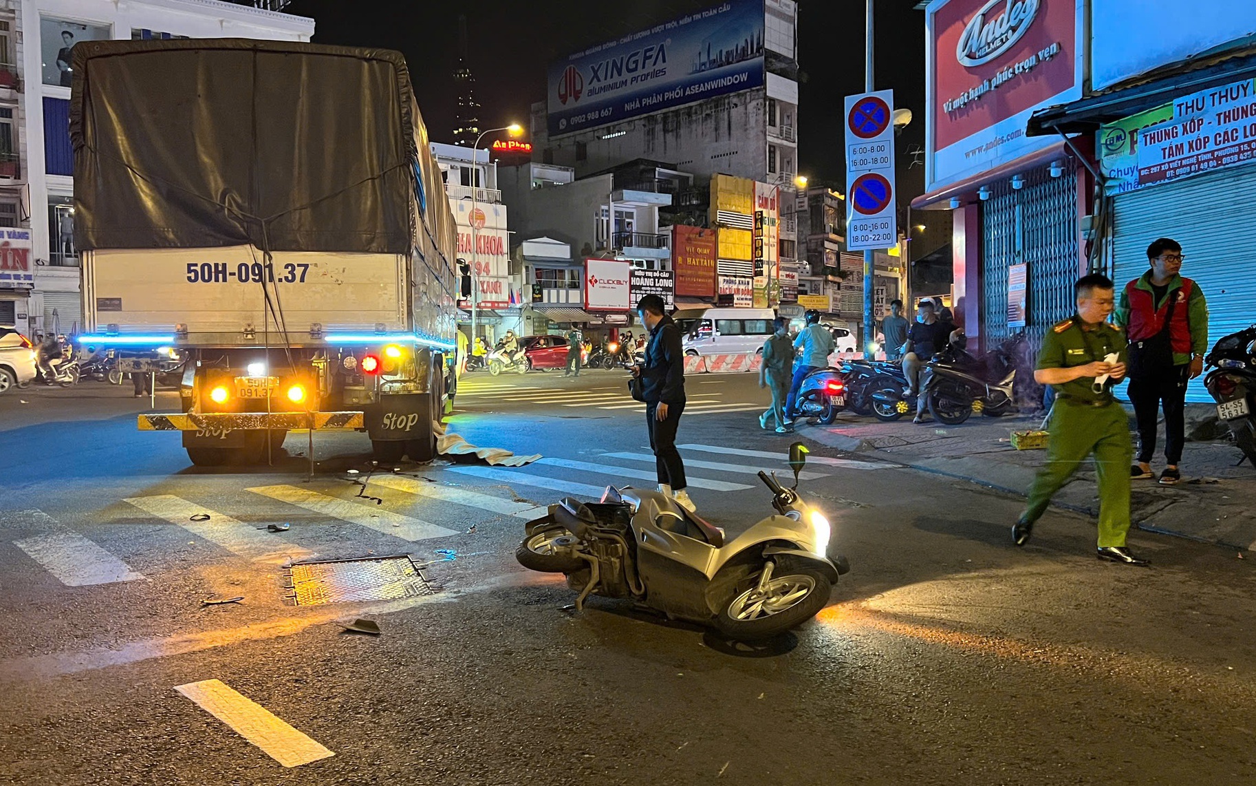 Xe tải &ocirc;m cua va chạm xe m&aacute;y, người phụ nữ tử vong thương t&acirc;m