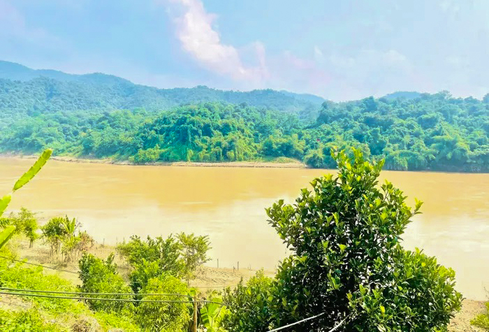 Cựu chiến binh dũng cảm nhanh trí cứu 3 cháu nhỏ chới với giữa sông- Ảnh 1. Cựu chiến binh dũng cảm nhanh trí cứu 3 cháu nhỏ chới với giữa sông- Ảnh 1.