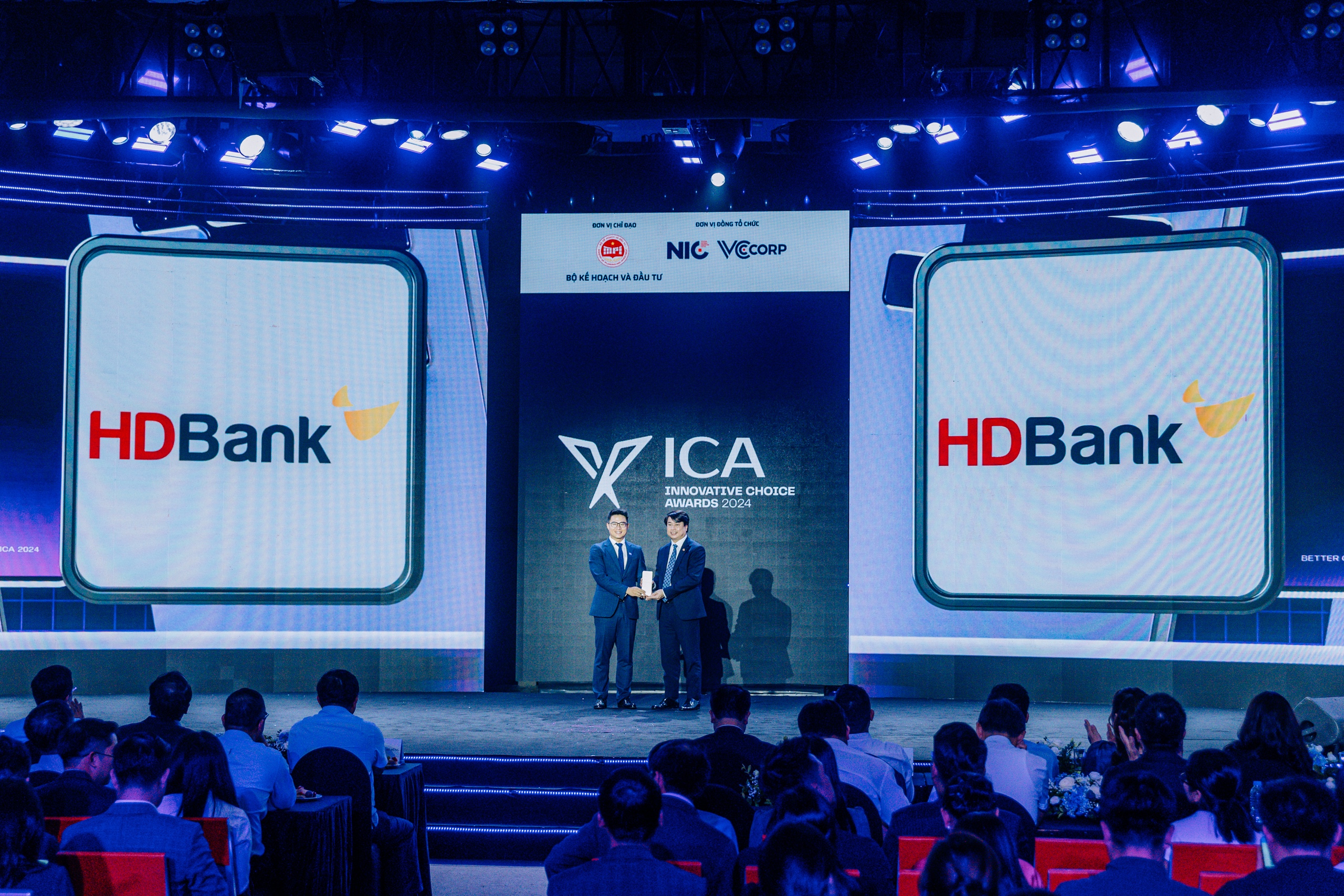 HDBank được vinh danh "Ng&acirc;n h&agrave;ng Xanh của năm" tại Better Choice Awards 2024- Ảnh 1.