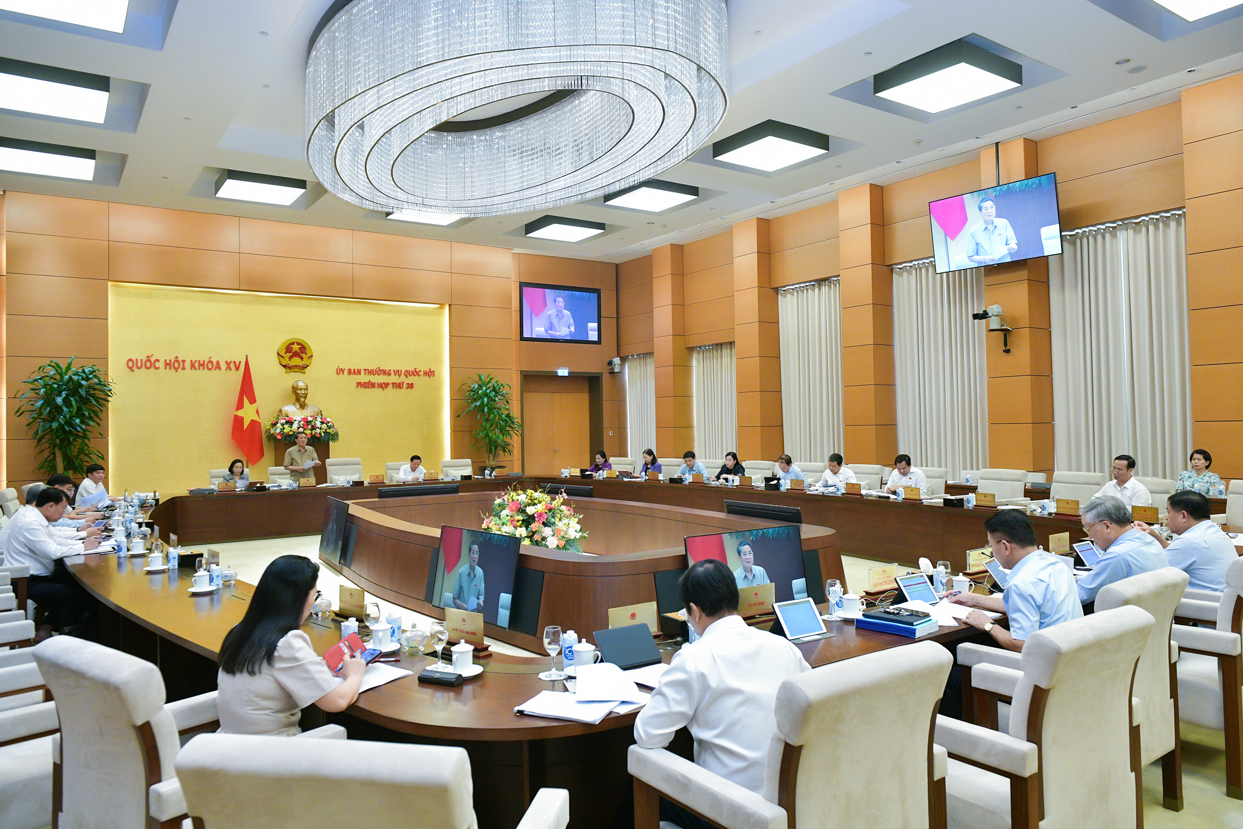 Có thể giảm gần 9 tháng thực hiện thủ tục hành chính nếu sửa Luật Đầu tư- Ảnh 2. Có thể giảm gần 9 tháng thực hiện thủ tục hành chính nếu sửa Luật Đầu tư- Ảnh 2.