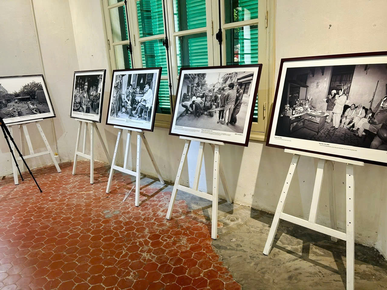 Kh&aacute;m ph&aacute; Thủ đ&ocirc; xưa qua triển l&atilde;m ảnh "H&agrave; Nội - một thời để nhớ"- Ảnh 6.