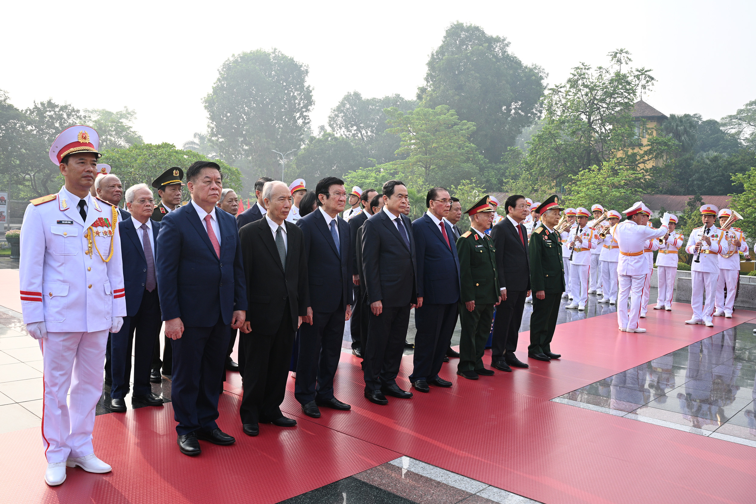 70 năm Giải ph&oacute;ng Thủ đ&ocirc;: L&atilde;nh đạo Đảng, Nh&agrave; nước v&agrave;o Lăng viếng Chủ tịch Hồ Ch&iacute; Minh- Ảnh 4.