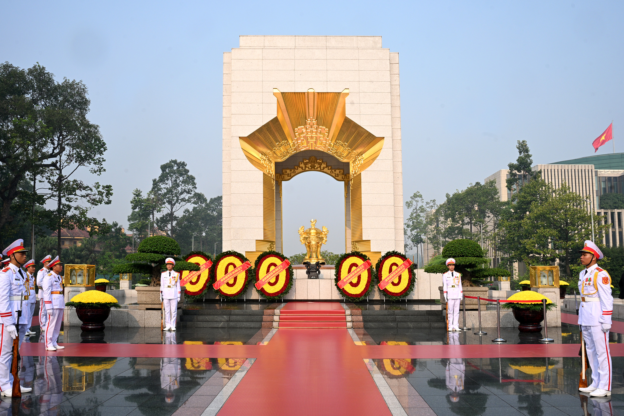 70 năm Giải ph&oacute;ng Thủ đ&ocirc;: L&atilde;nh đạo Đảng, Nh&agrave; nước v&agrave;o Lăng viếng Chủ tịch Hồ Ch&iacute; Minh- Ảnh 5.