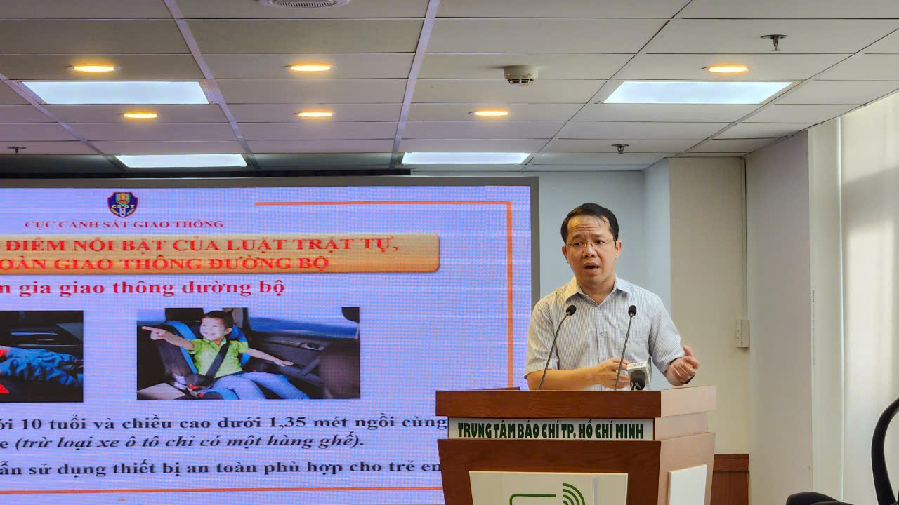Ở Việt Nam, trẻ dưới 10 tuổi ngồi ghế trước &ocirc; t&ocirc; rất &iacute;t được thắt d&acirc;y an to&agrave;n- Ảnh 1.
