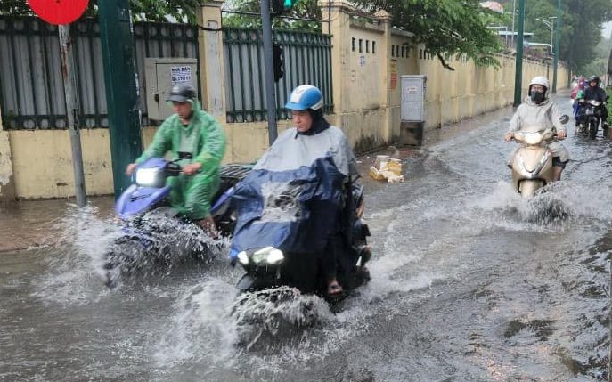 Sở X&acirc;y dựng TP.HCM l&yacute; giải ngập l&agrave; do mưa lớn