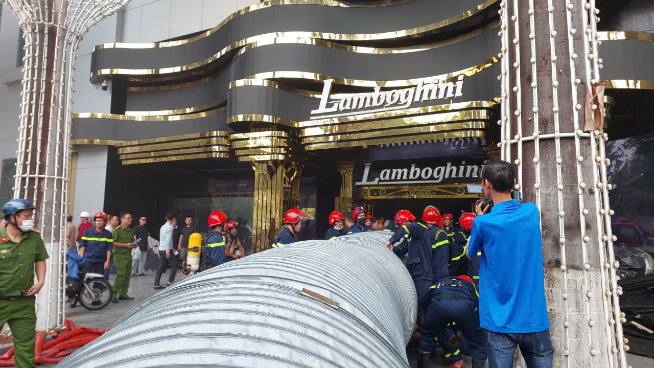 Ch&aacute;y tầng hầm nh&agrave; h&aacute;t Trưng Vương, kh&oacute;i bao tr&ugrave;m một g&oacute;c phố Đ&agrave; Nẵng- Ảnh 2.