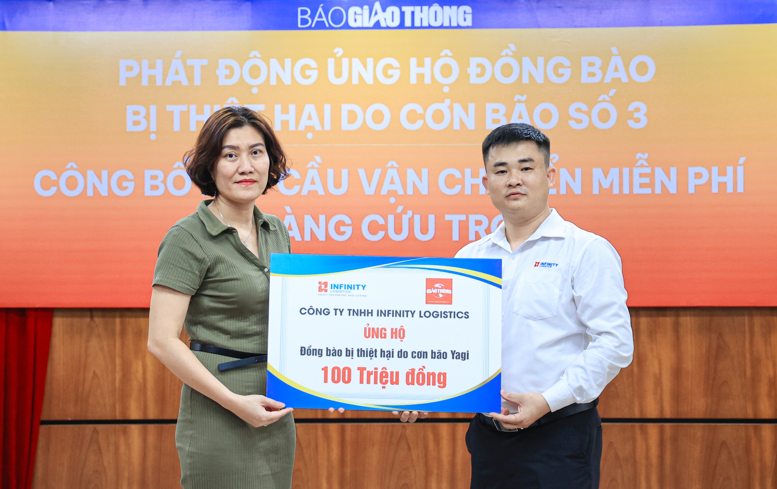 Lần đầu thiết lập cầu vận chuyển miễn ph&iacute; h&agrave;ng cứu trợ b&atilde;o lũ- Ảnh 8.