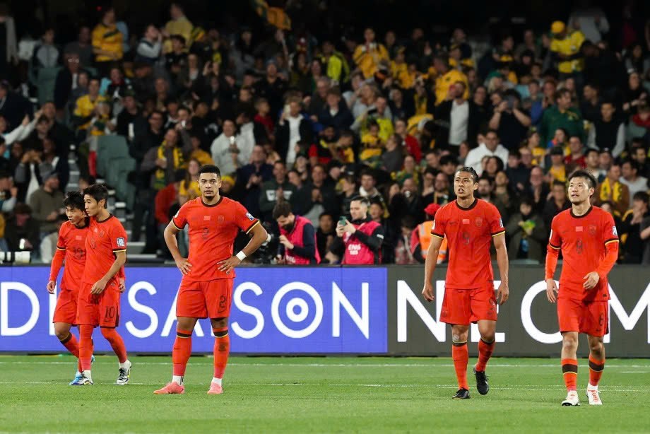Đội nh&agrave; khởi đầu thảm họa ở v&ograve;ng loại World Cup, b&aacute;o Trung Quốc lại "cầu cứu" thầy Park- Ảnh 1.