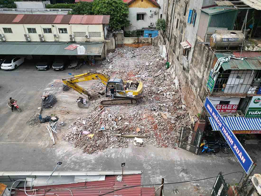 Người dân dỡ nhà, giao đất mở rộng đường Nguyễn Tuân- Ảnh 1. Người dân dỡ nhà, giao đất mở rộng đường Nguyễn Tuân- Ảnh 1.