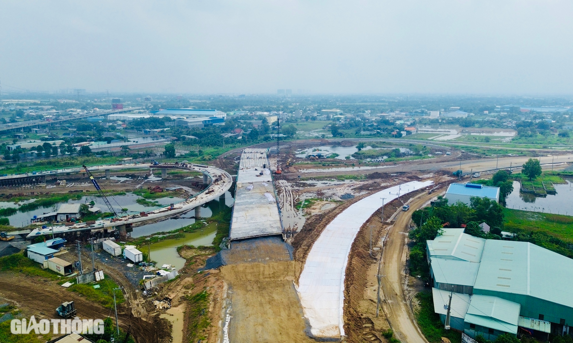 Cận cảnh đoạn cao tốc Bến Lức - Long Th&agrave;nh sắp khai th&aacute;c- Ảnh 4.