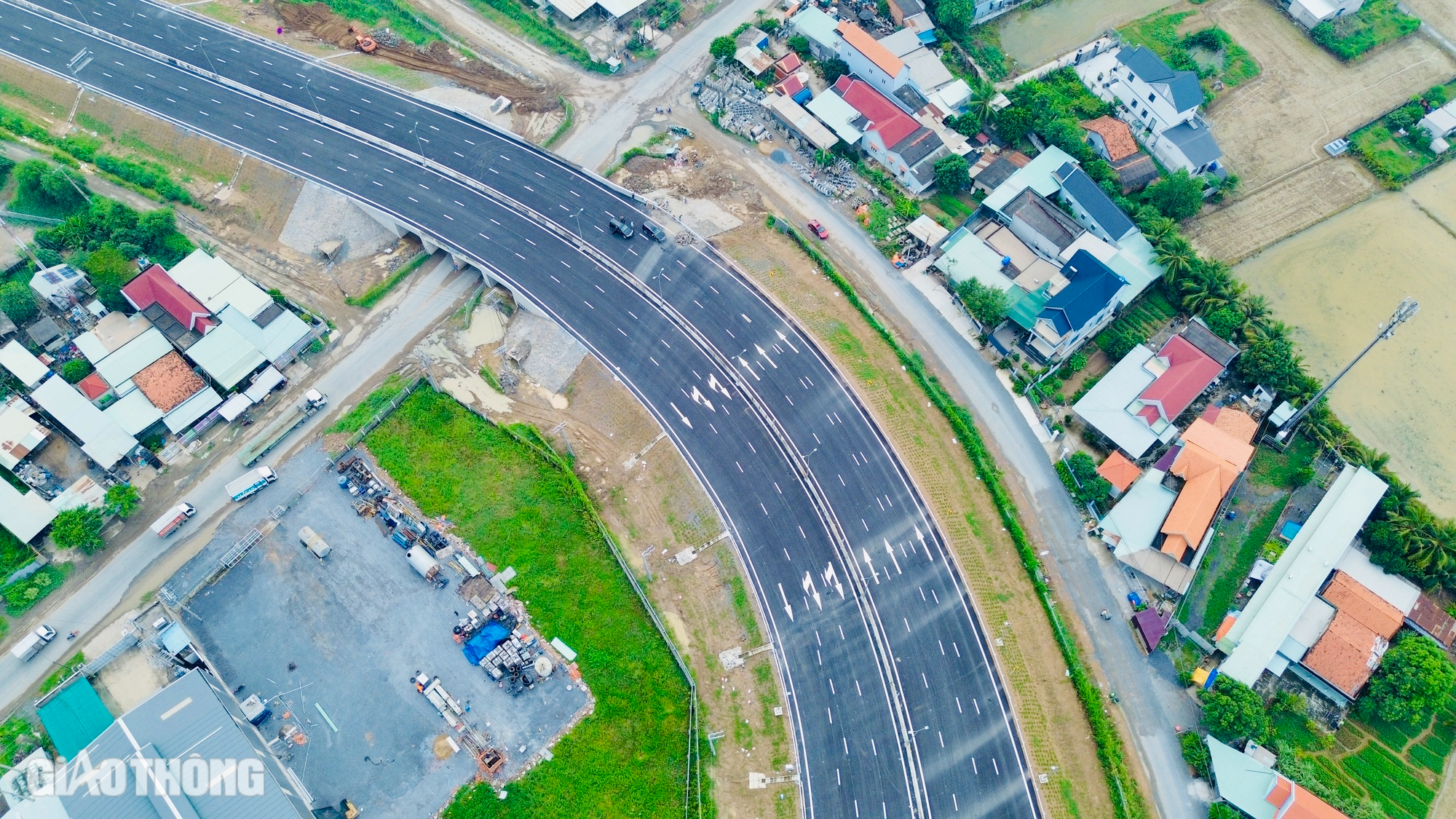 Cận cảnh đoạn cao tốc Bến Lức - Long Th&agrave;nh sắp khai th&aacute;c- Ảnh 5.
