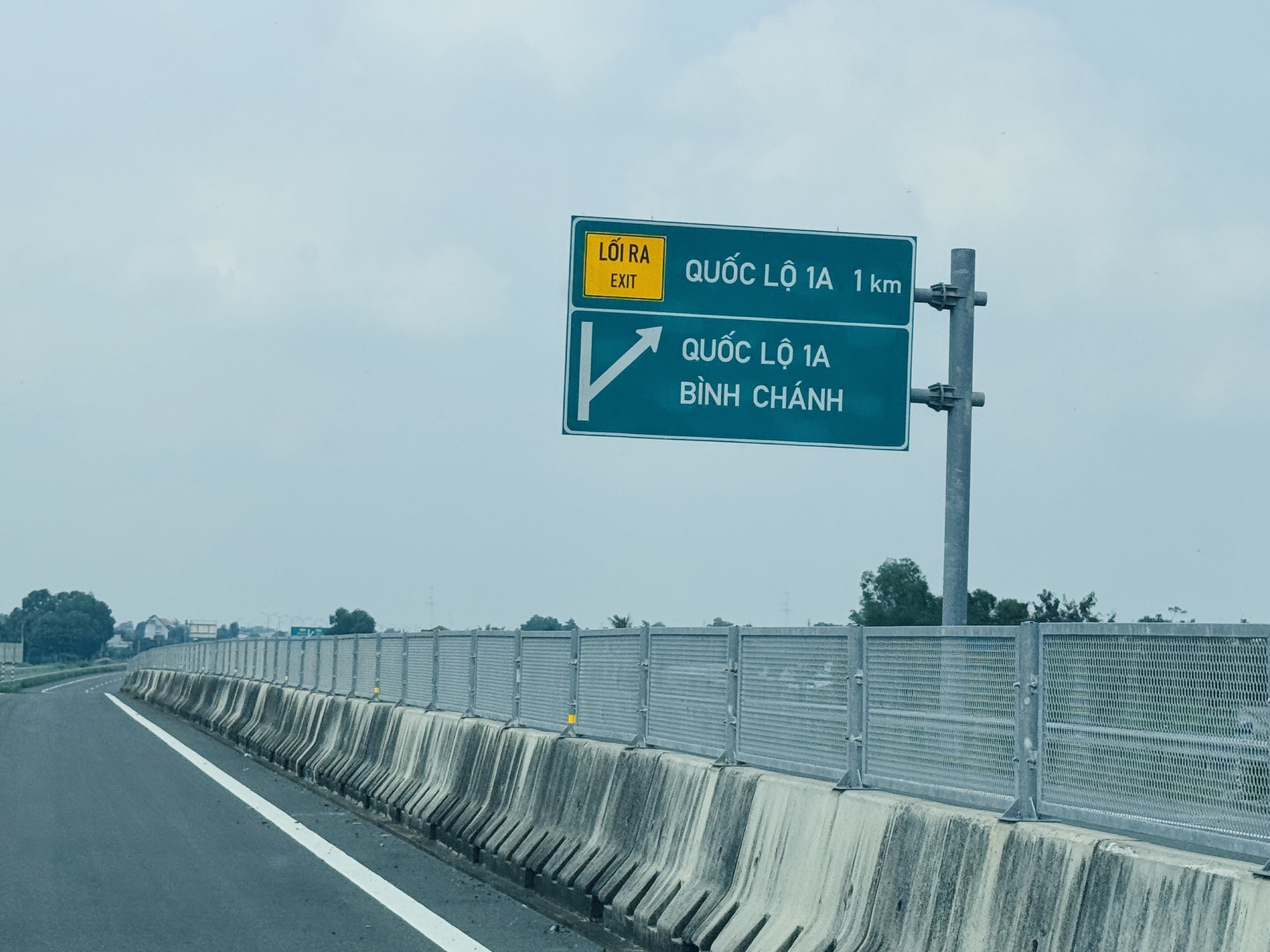 Cận cảnh đoạn cao tốc Bến Lức - Long Th&agrave;nh sắp khai th&aacute;c- Ảnh 9.