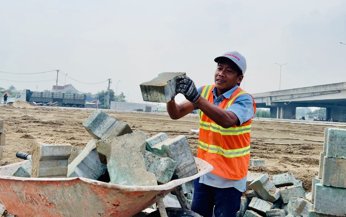 Cận cảnh đoạn cao tốc Bến Lức - Long Th&agrave;nh sắp khai th&aacute;c- Ảnh 13.