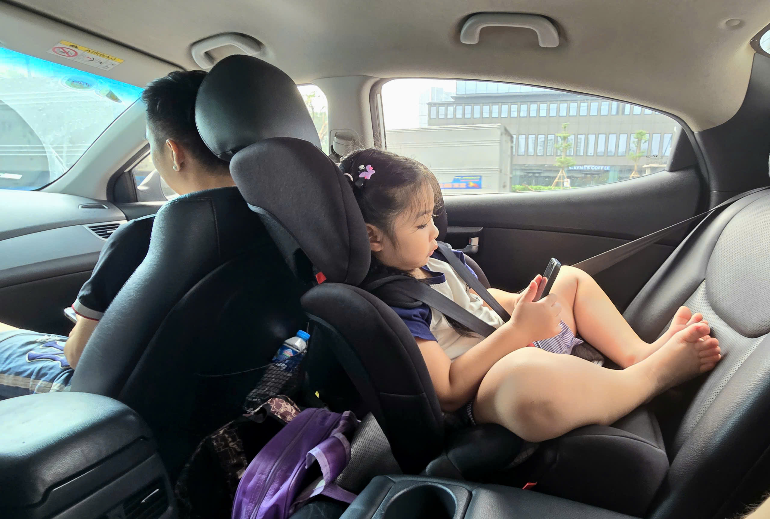 Trẻ dưới 10 tuổi phải ngồi ghế trẻ em khi đi &ocirc; t&ocirc;: Mua ghế "xịn" c&aacute;ch n&agrave;o?- Ảnh 2.