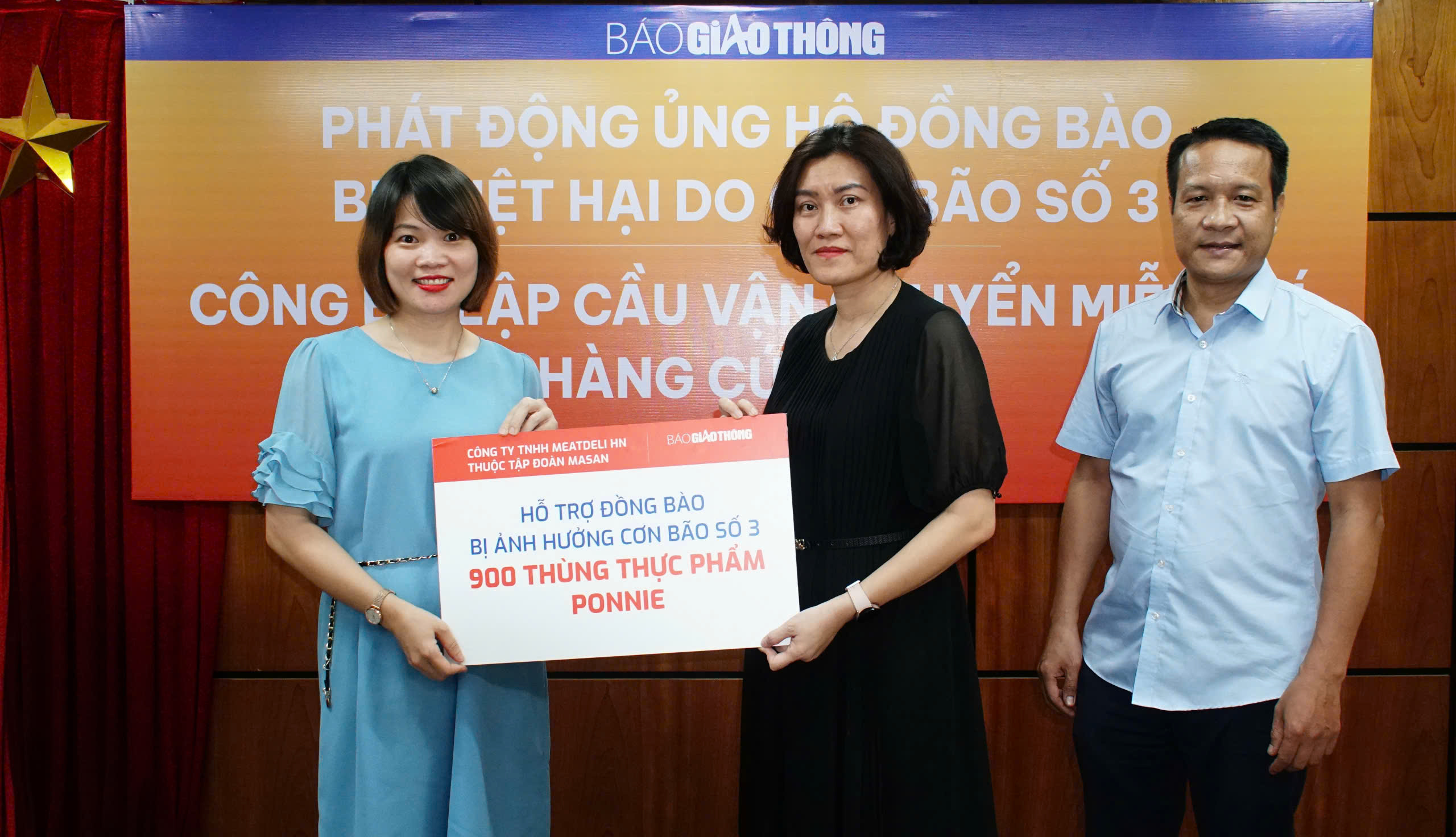 Lần đầu thiết lập cầu vận chuyển miễn ph&iacute; h&agrave;ng cứu trợ b&atilde;o lũ- Ảnh 7.