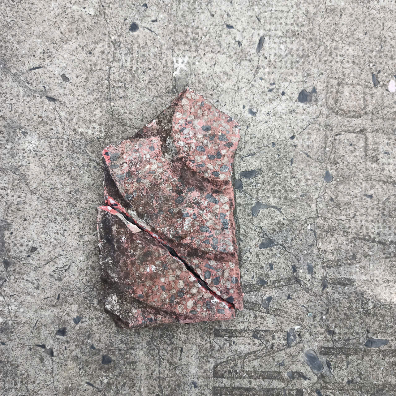 Khởi tố, bắt tạm giam kẻ đập vỡ kính, uy hiếp tài xế ô tô công nghệ- Ảnh 3. Khởi tố, bắt tạm giam kẻ đập vỡ kính, uy hiếp tài xế ô tô công nghệ- Ảnh 3.