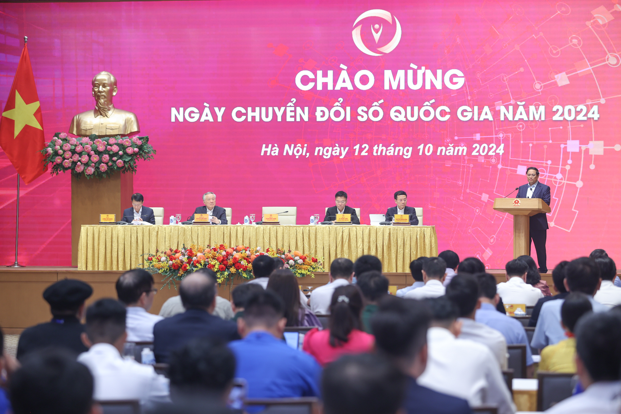 Phấn đấu đưa to&agrave;n bộ dịch vụ c&ocirc;ng l&ecirc;n nền tảng số để giảm chi ph&iacute;, tham nhũng, ti&ecirc;u cực- Ảnh 3.