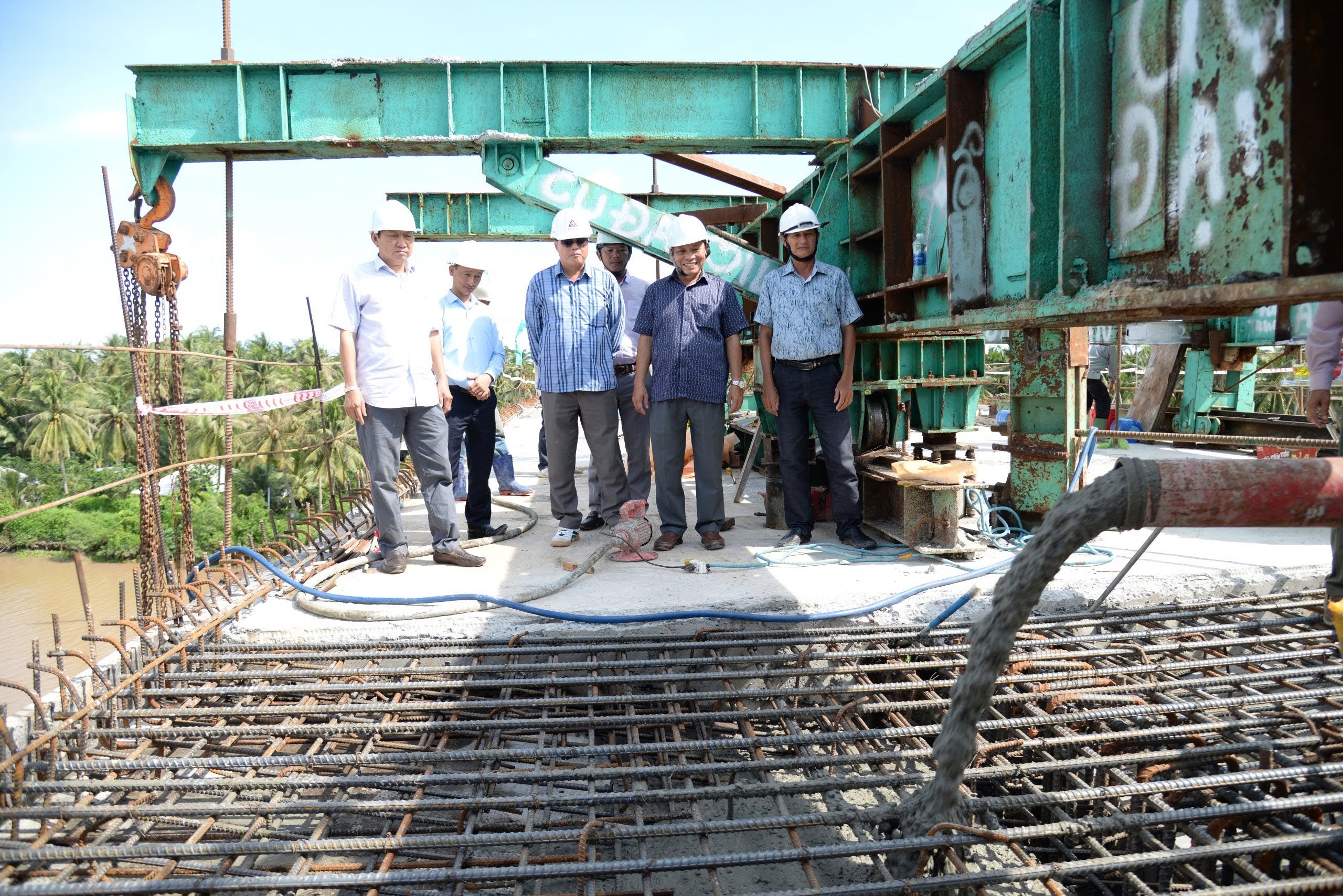 Hợp long cầu hơn 260 tỷ đồng bắc qua kênh Chợ Gạo, Tiền Giang- Ảnh 1. Hợp long cầu hơn 260 tỷ đồng bắc qua kênh Chợ Gạo, Tiền Giang- Ảnh 1.