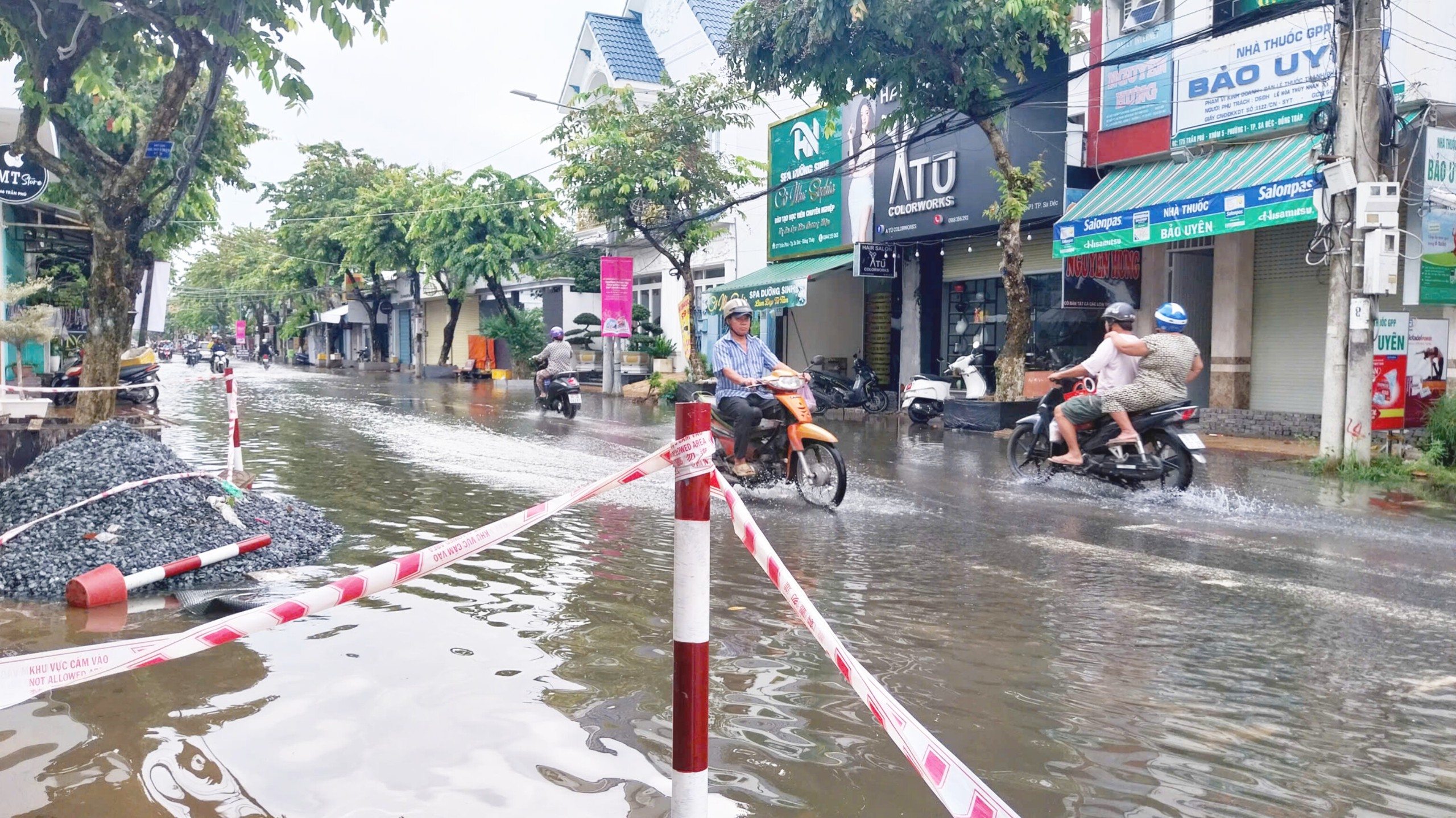 Sau phản &aacute;nh của B&aacute;o Giao th&ocirc;ng, th&agrave;nh phố Sa Đ&eacute;c triển khai chống ngập nhiều tuyến đường- Ảnh 3.