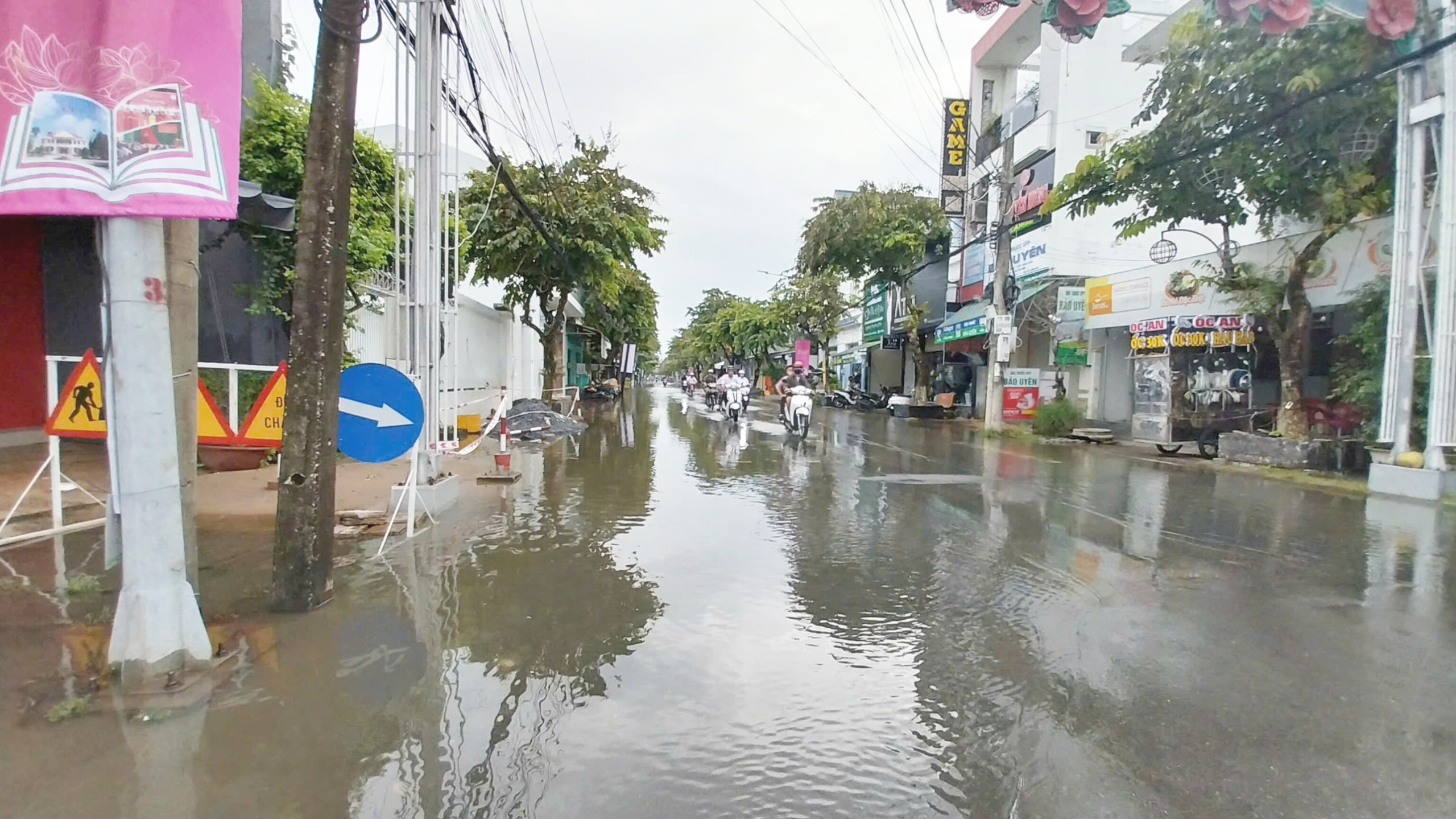 Sau phản &aacute;nh của B&aacute;o Giao th&ocirc;ng, th&agrave;nh phố Sa Đ&eacute;c triển khai chống ngập nhiều tuyến đường- Ảnh 1.