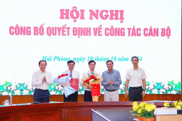 C&ocirc;ng bố quyết định của Ban B&iacute; thư về c&ocirc;ng t&aacute;c c&aacute;n bộ tại Quảng Ninh v&agrave; Hải Ph&ograve;ng- Ảnh 2.