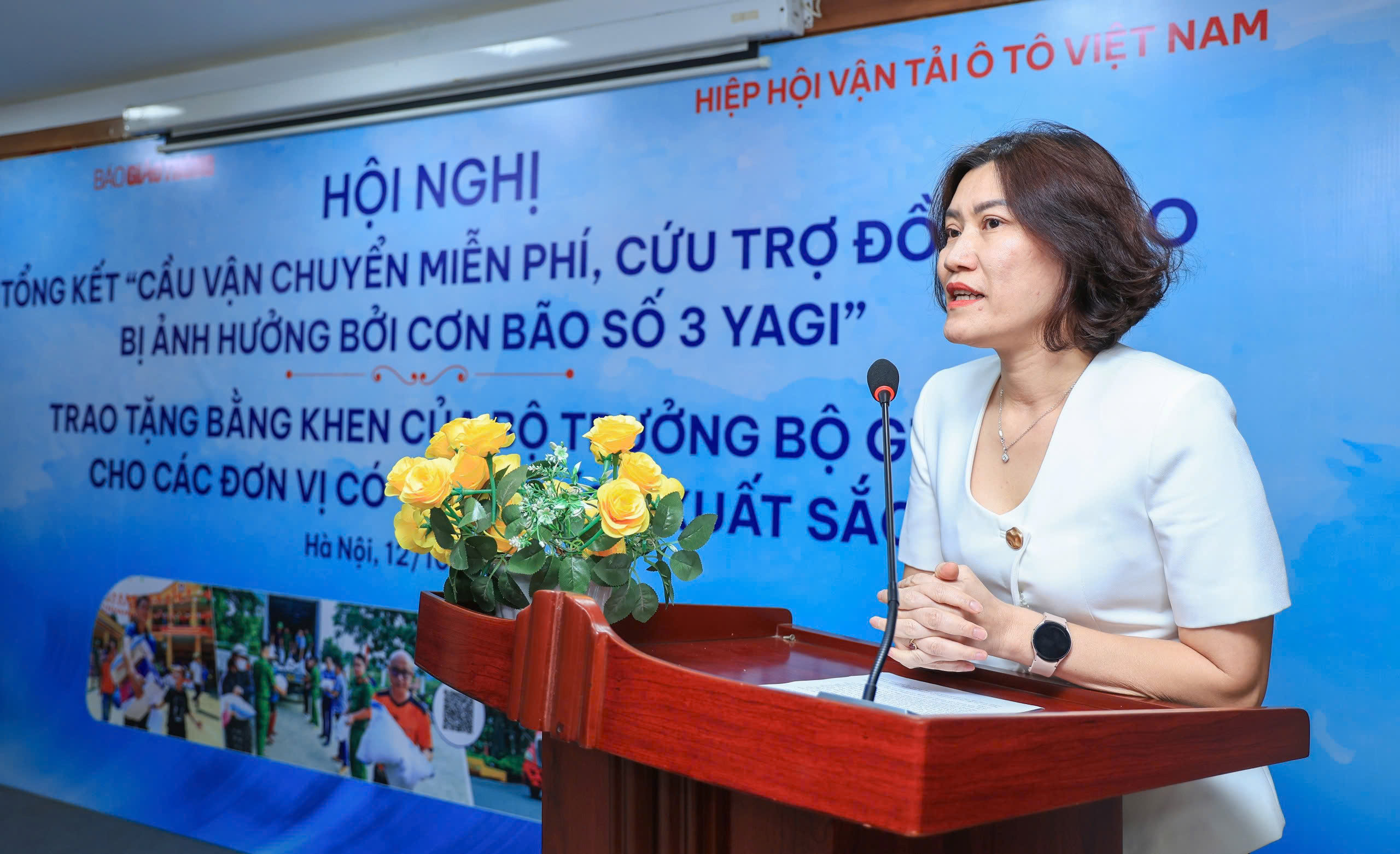 Bộ trưởng Bộ GTVT tặng bằng khen 6 đơn vị tham gia cầu vận chuyển miễn ph&iacute; h&agrave;ng cứu trợ- Ảnh 3.