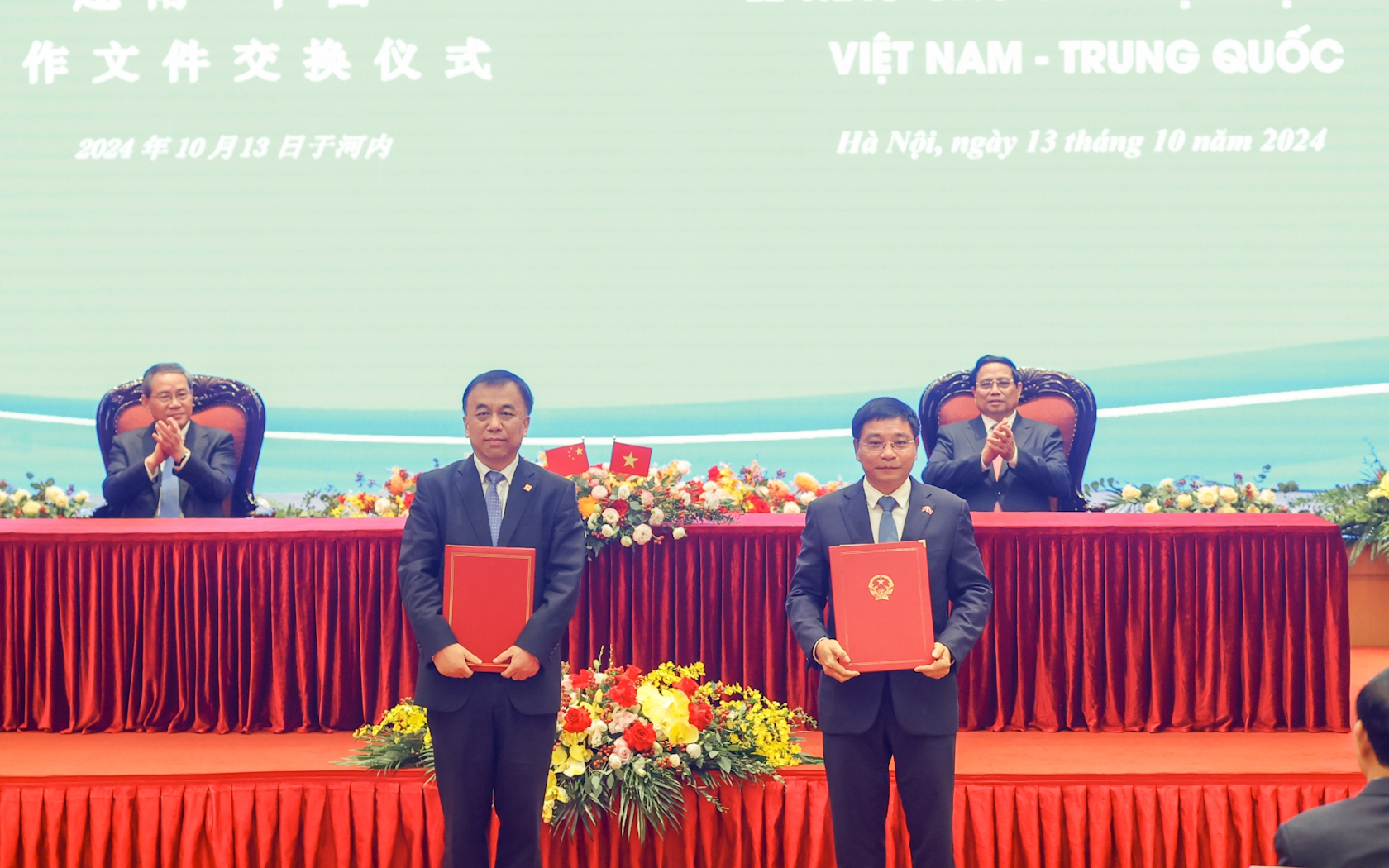 Việt Nam - Trung Quốc trao 10 văn kiện, bao gồm nhiều hợp t&aacute;c đường sắt