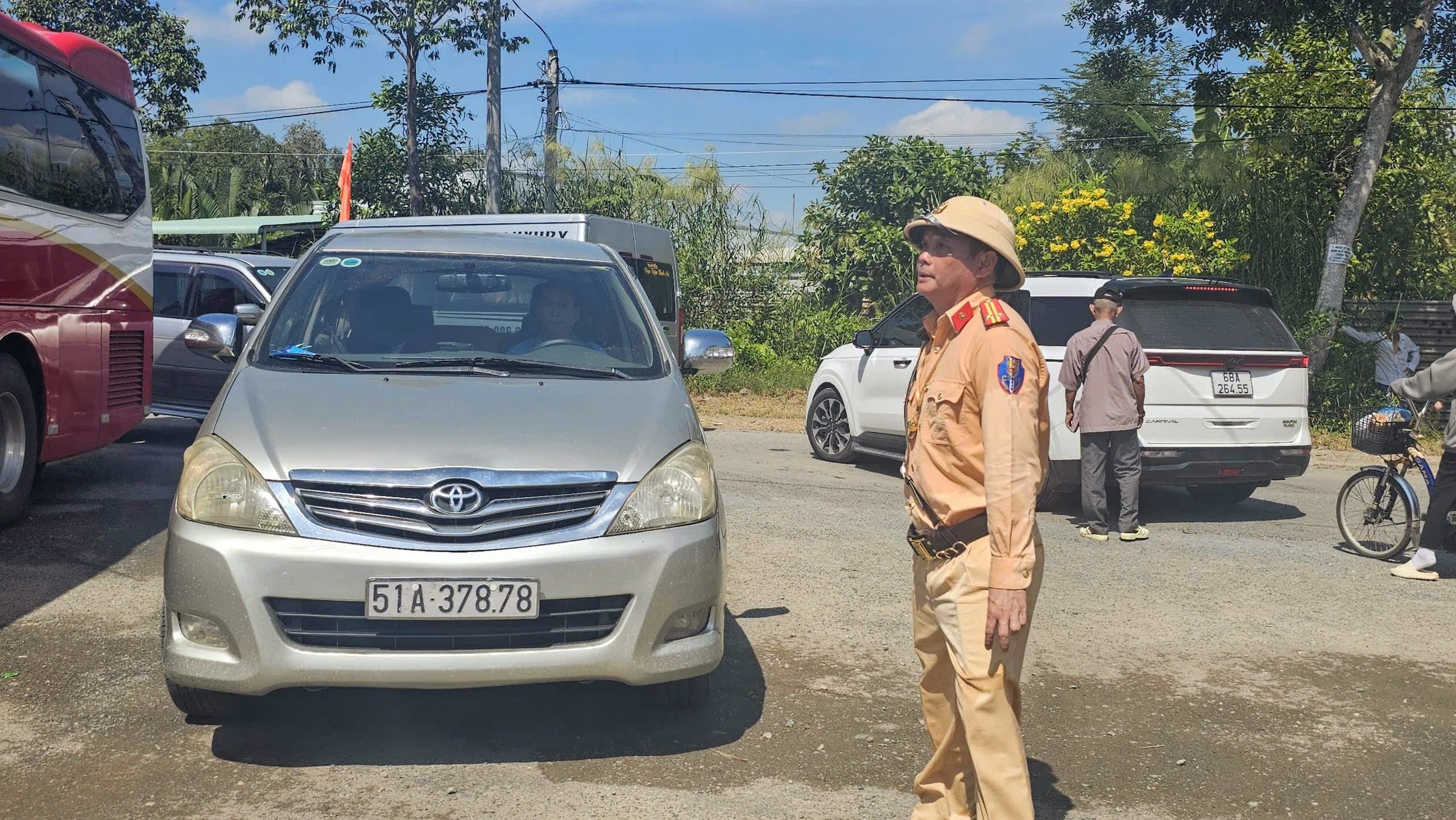 H&agrave;ng ng&agrave;n lượt người d&acirc;ng hương tưởng nhớ Anh h&ugrave;ng d&acirc;n tộc Nguyễn Trung Trực- Ảnh 2.